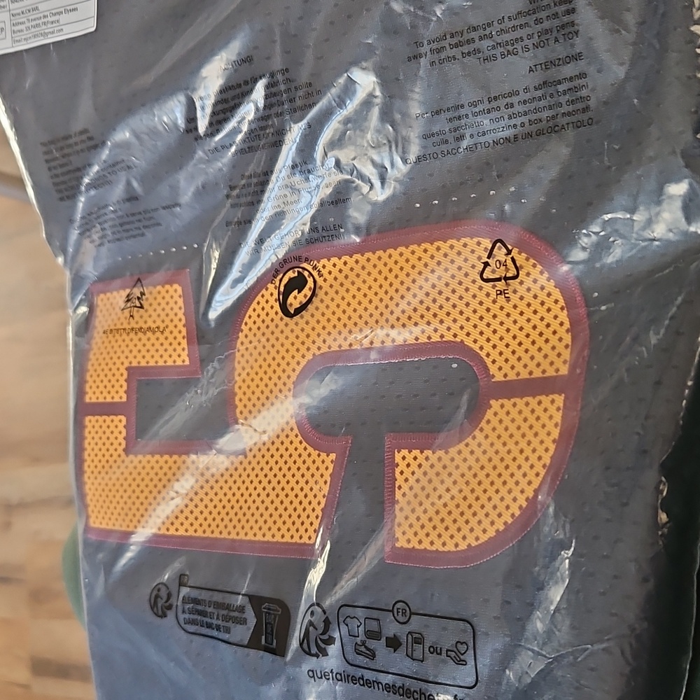 Never worn Jayden Daniels jersey. XXXL, Black,gold stitched numbers
